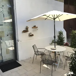 Beeloft , Aeroporto di Catania Fontana Rossa Italia