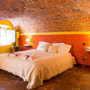 The Mezzanine Within The Walls , Lucca Italia