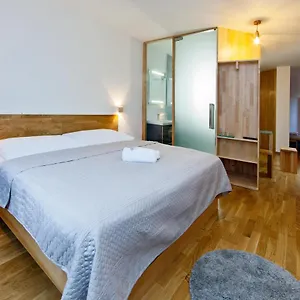 https://hotel-wolf.praguehotelsweb.com