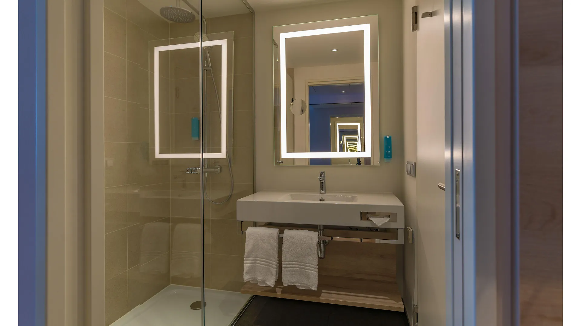 Roomz Hotel & Conference Center Vienna Prater 4*,